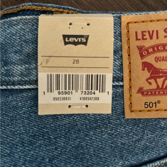 NWT Levi 501 shorts - Picture 2 of 3